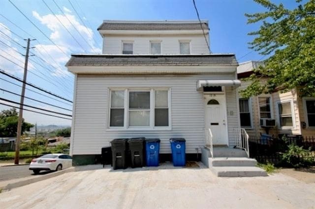 Primary Photo - 1001 Columbia Ave