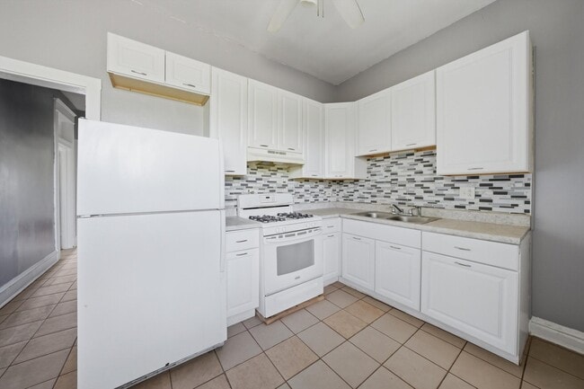 Building Photo - 7056 S Parnell Ave