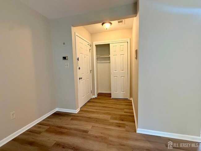 Building Photo - 902 Woodhaven Dr