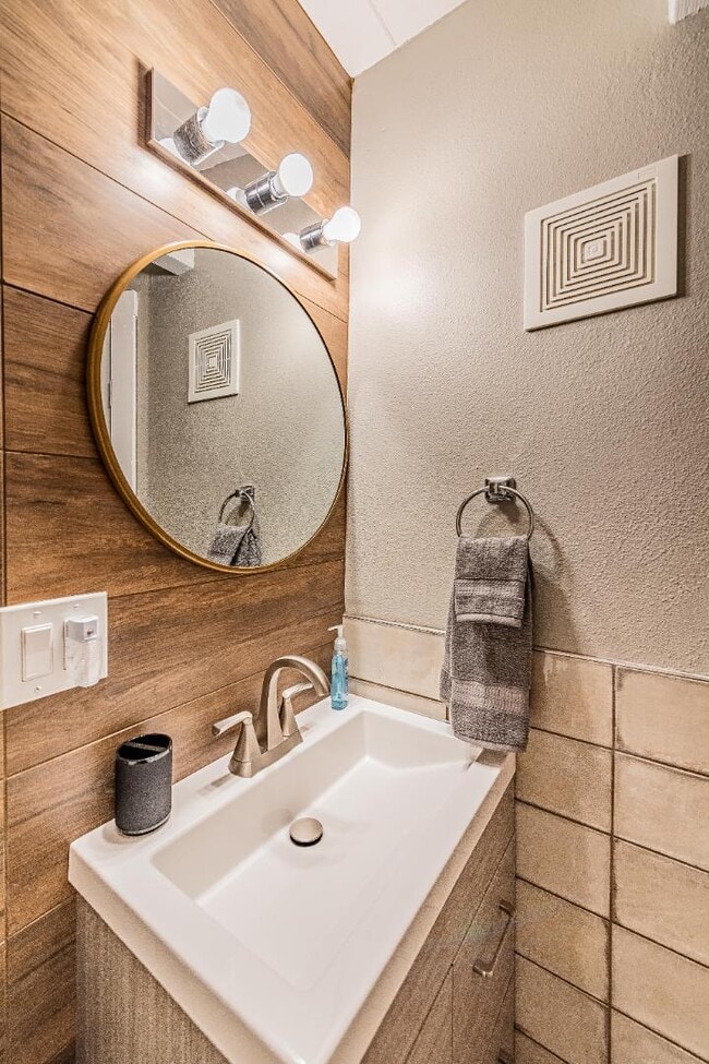 Building Photo - 268 Osuna Rd NW