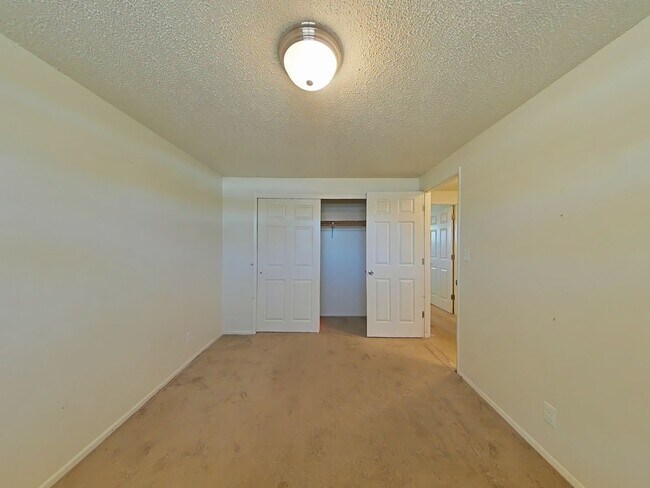 Building Photo - Duplex ~ Albany