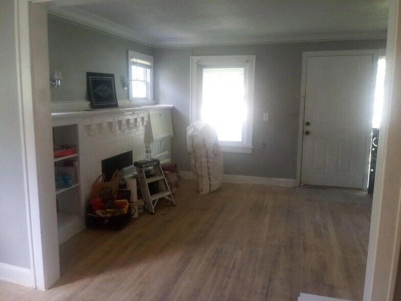 Building Photo - 5836 Euclid Ave