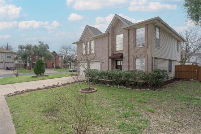 Building Photo - 2201 Broughton Ct