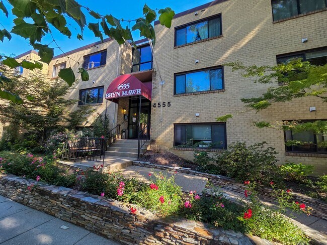 Building Photo - 4555 MacArthur Blvd NW