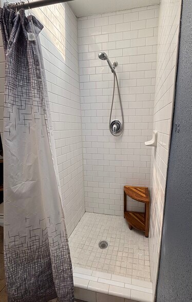 Building Photo - 124 Halliday Ave