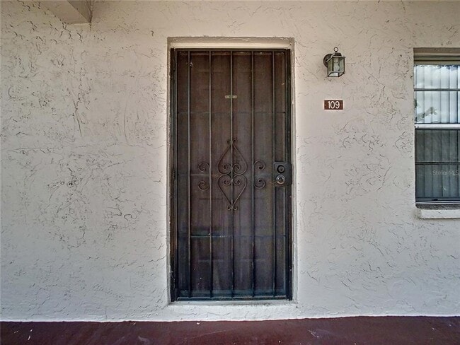 Building Photo - 9115 Tudor Dr