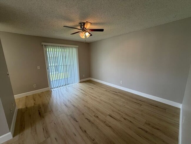Building Photo - 4160 Pershing Pointe Pl