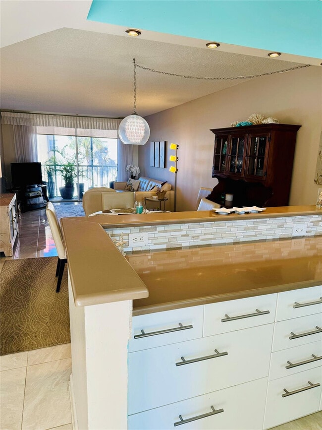 Building Photo - 5300 NE 24th Terrace