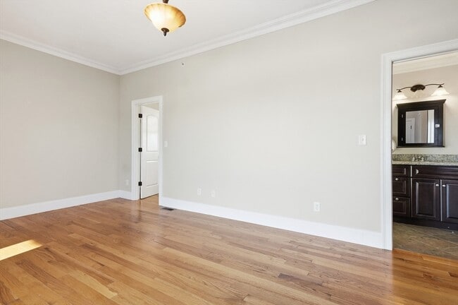 Building Photo - 597 Sea St