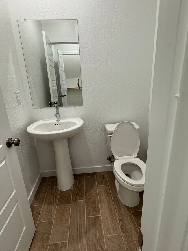 Building Photo - 1137 Granite Dr