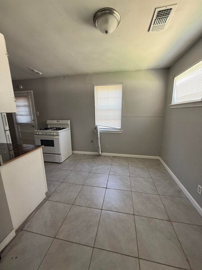 Building Photo - 2203 Stovall Ave