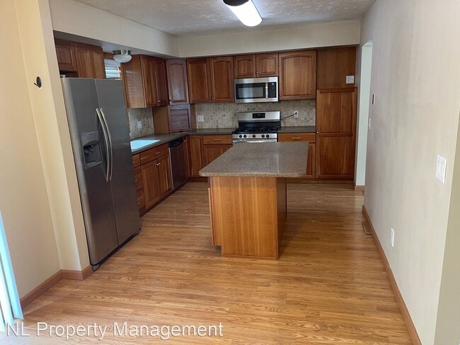 Building Photo - 3 br, 2.5 bath House - 2267 South 133 Ave