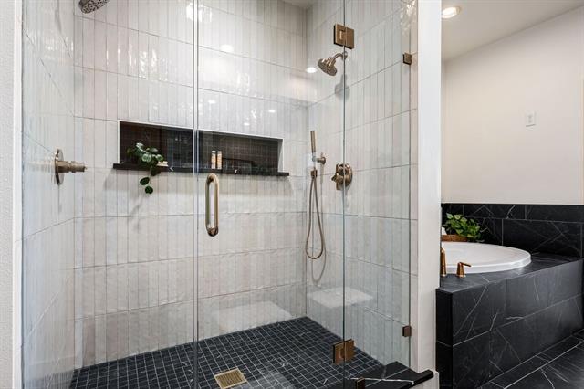 Building Photo - 4111 Newton Ave