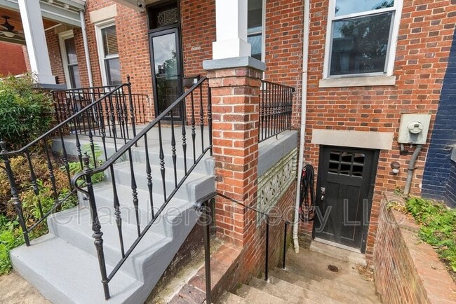 Building Photo - 3532 Warder St NW