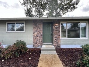Building Photo - Wood Village Duplex