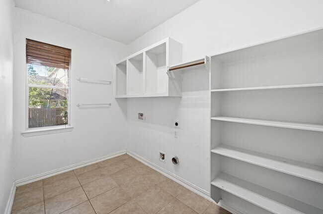 Building Photo - 51 N Scribewood Cir