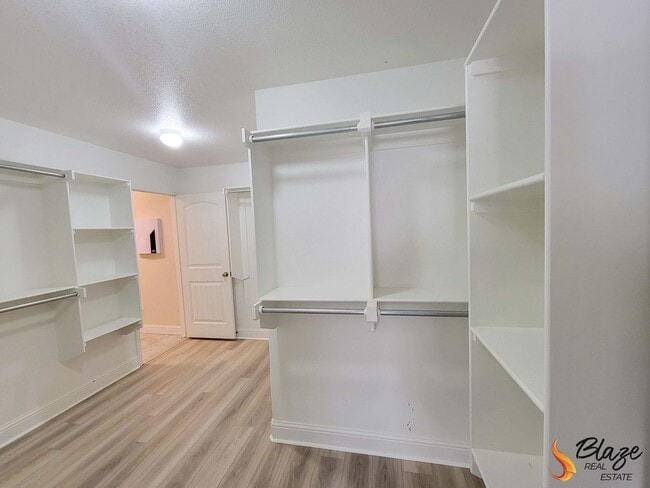 Building Photo - PRE LEASING 3 Bed 2 Bath Heritage Hills Beauty