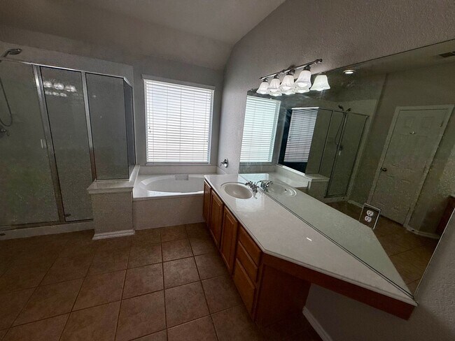 Building Photo - 5 bedroom, 3 bathroom home off TPC Parkway!