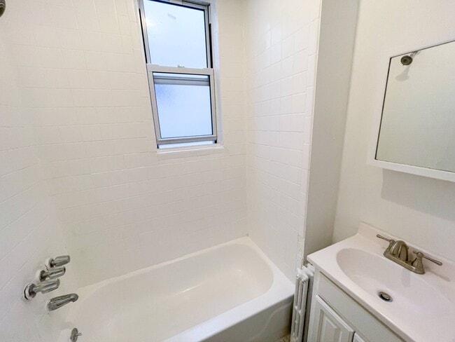 Building Photo - 72-45 60th Ln