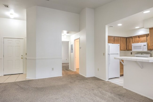 Building Photo - Nice 2-Bedroom Near the Strip