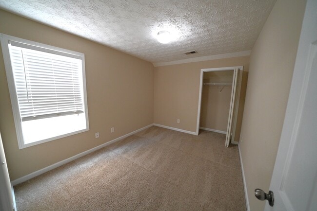 Building Photo - 221 Alton Cir