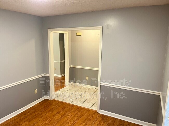 Building Photo - 2559 Broad Ave
