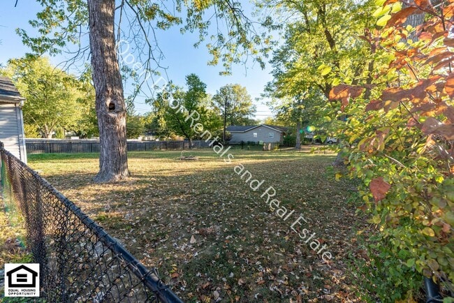 Building Photo - 4814 Blum Dr