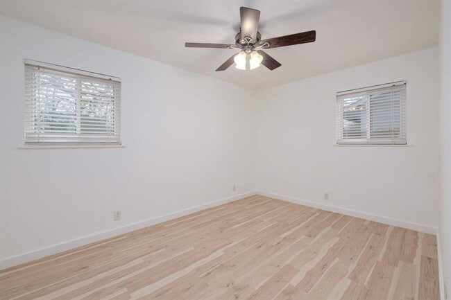 Building Photo - 8525 Maine Dr