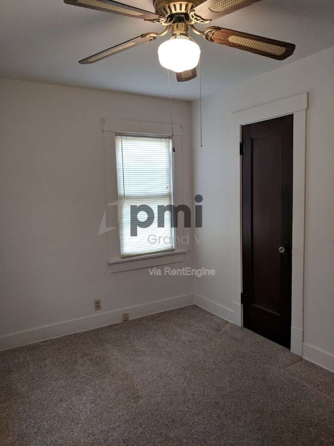 Building Photo - 2284 E Clay St