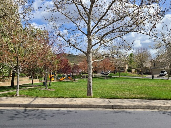Building Photo - Incredible Four Bedroom Two Bathroom Home in Serrano Village