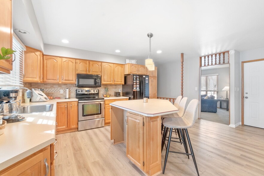 Kitchen Island - 318 Highland Dr