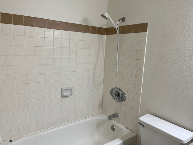 Building Photo - 2 bedroom in Waikele