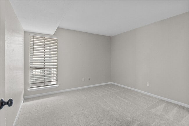 Building Photo - 5001 Lamonte Ln