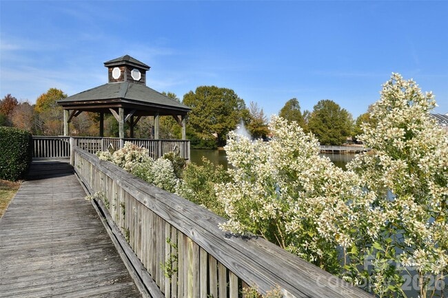 Building Photo - 8643 Beaver Creek Dr