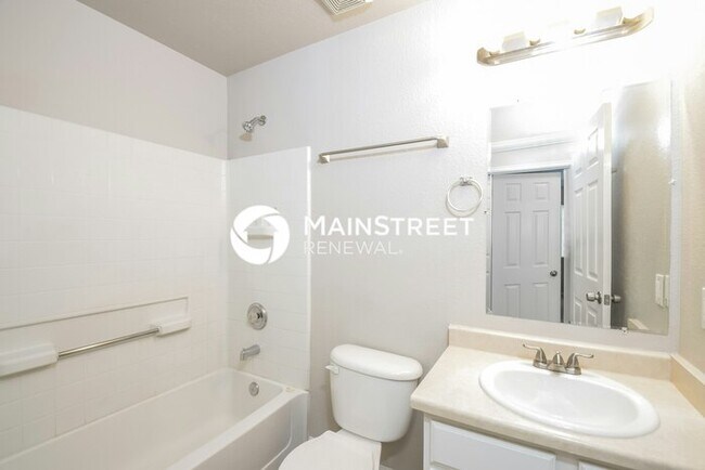 Building Photo - 4 Bedroom Pet-Friendly Home in Denver, CO with Main Street Renewal
