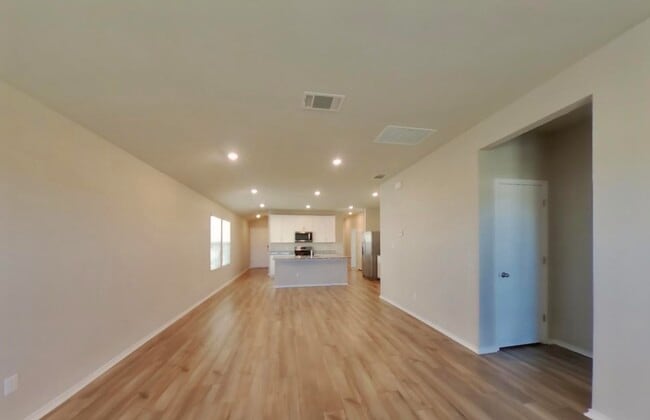 Building Photo - Saddle Creek