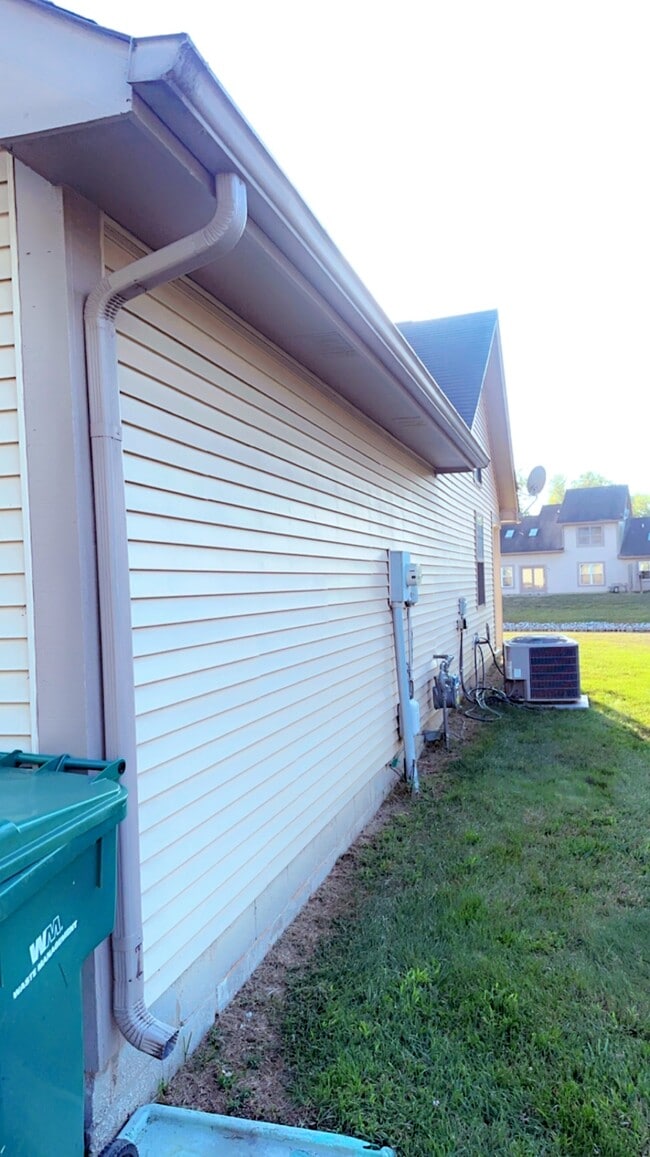 Building Photo - 4112 Eagle Cove E Dr