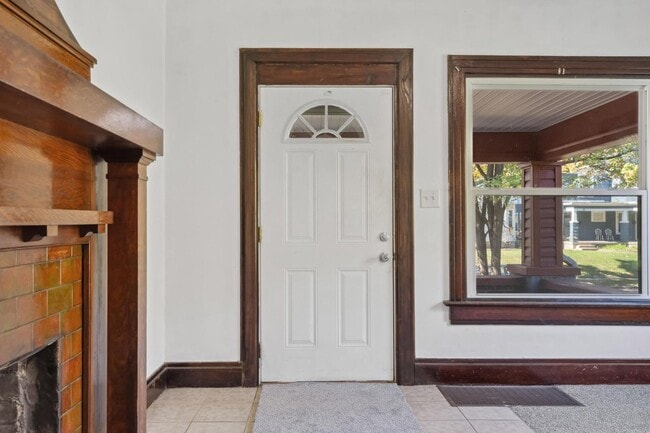 Building Photo - 112-114 Rockwood Ave - 114