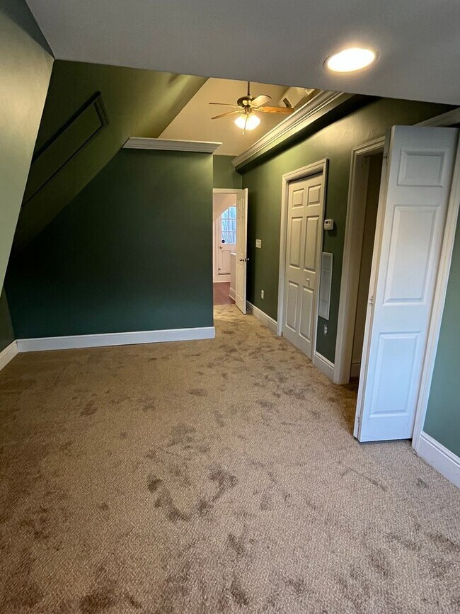 Building Photo - 418 Noble St