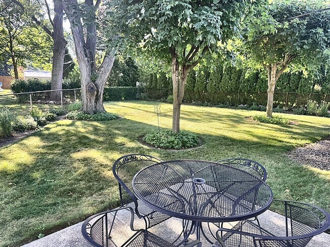 Building Photo - Spacious 3-Bedroom Split-Level with Formal Dining Room, Fireplace, and Fenced Backyard