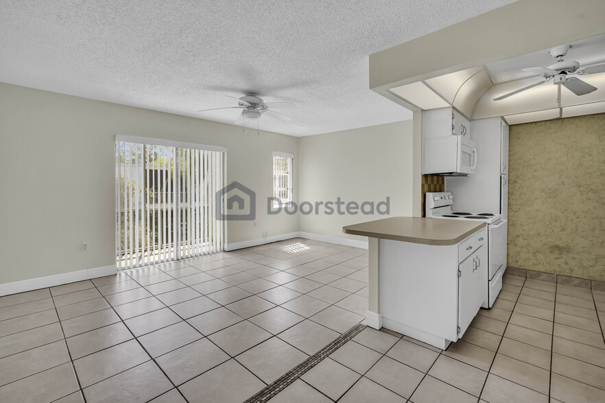 Building Photo - 373 S McMullen Booth Rd