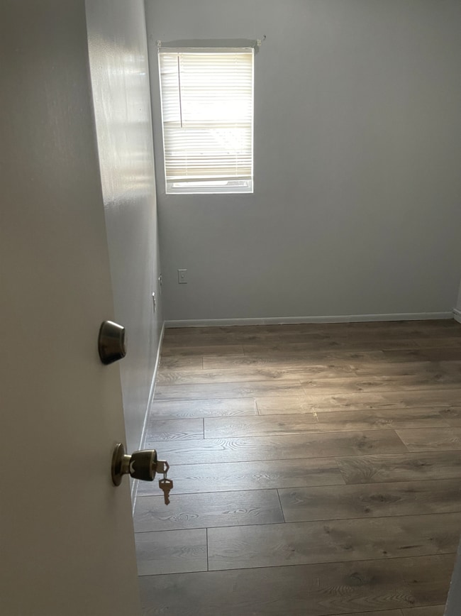 Building Photo - 914 SW 8th Ave