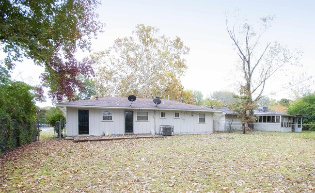 Building Photo - 7304 Dahlia Dr