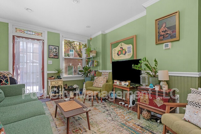 Building Photo - 232 S Castle St