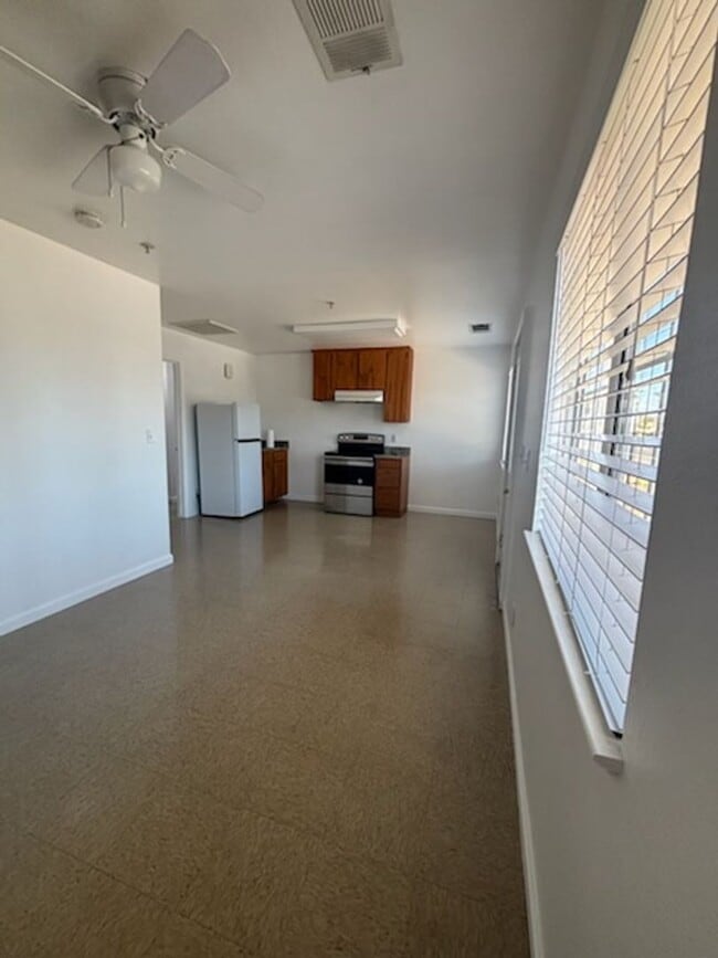 Building Photo - 881 W El Monte Way