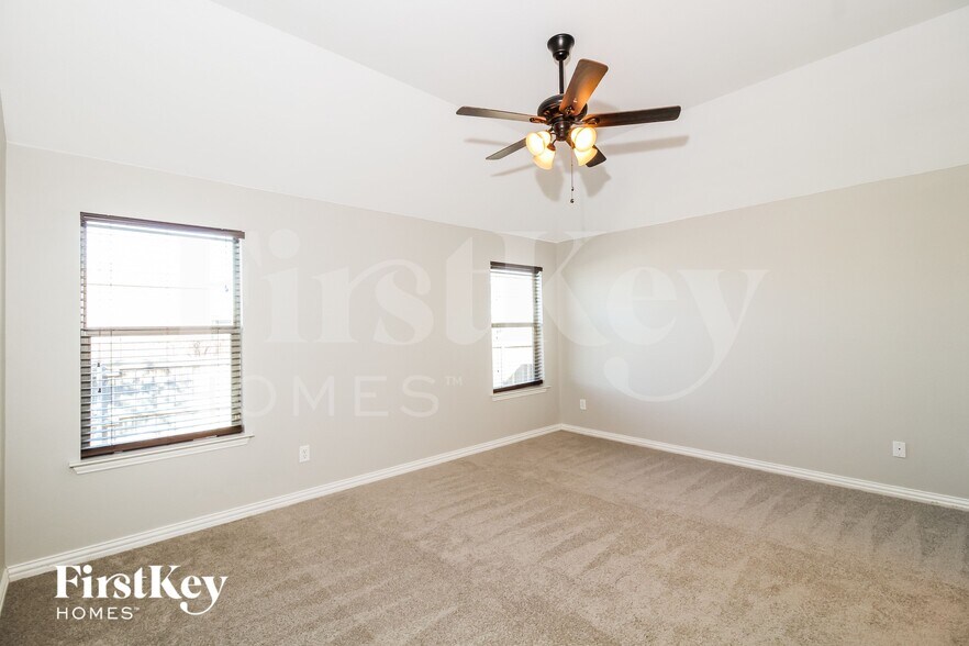 Building Photo - 206 Lavaca Dr