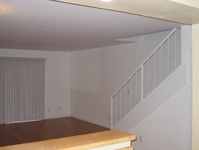 Building Photo - 558 Evergreen St