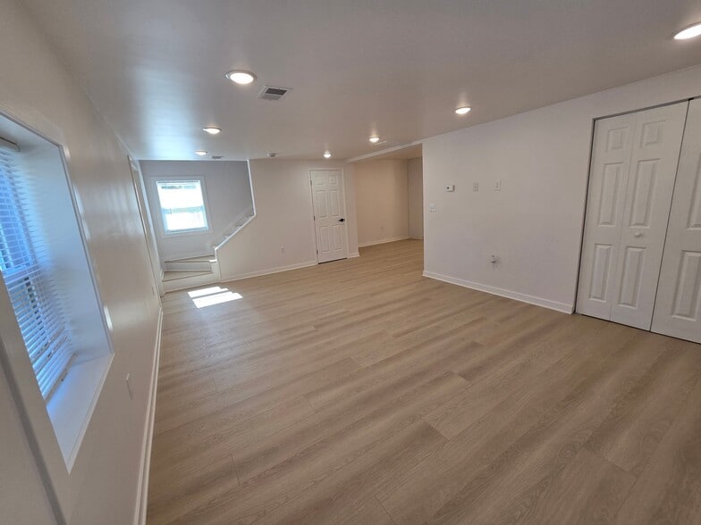 Building Photo - 198 S Court St