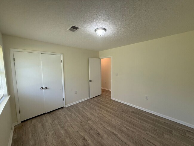 Building Photo - Richland Apartments Building B