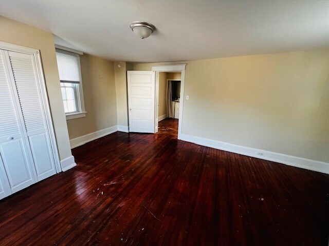 Bedroom - 535 W Stephen St